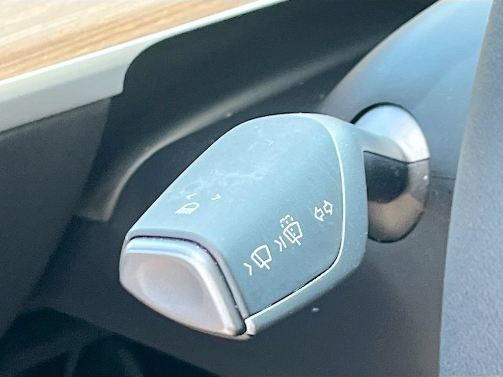 Used 2025 Tesla Model Y Long Range RWD image 10