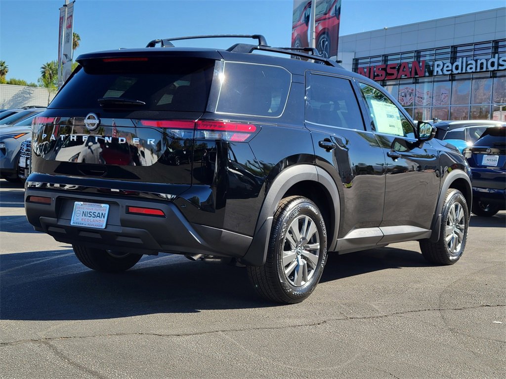 New 2025 Nissan Pathfinder SV image 2