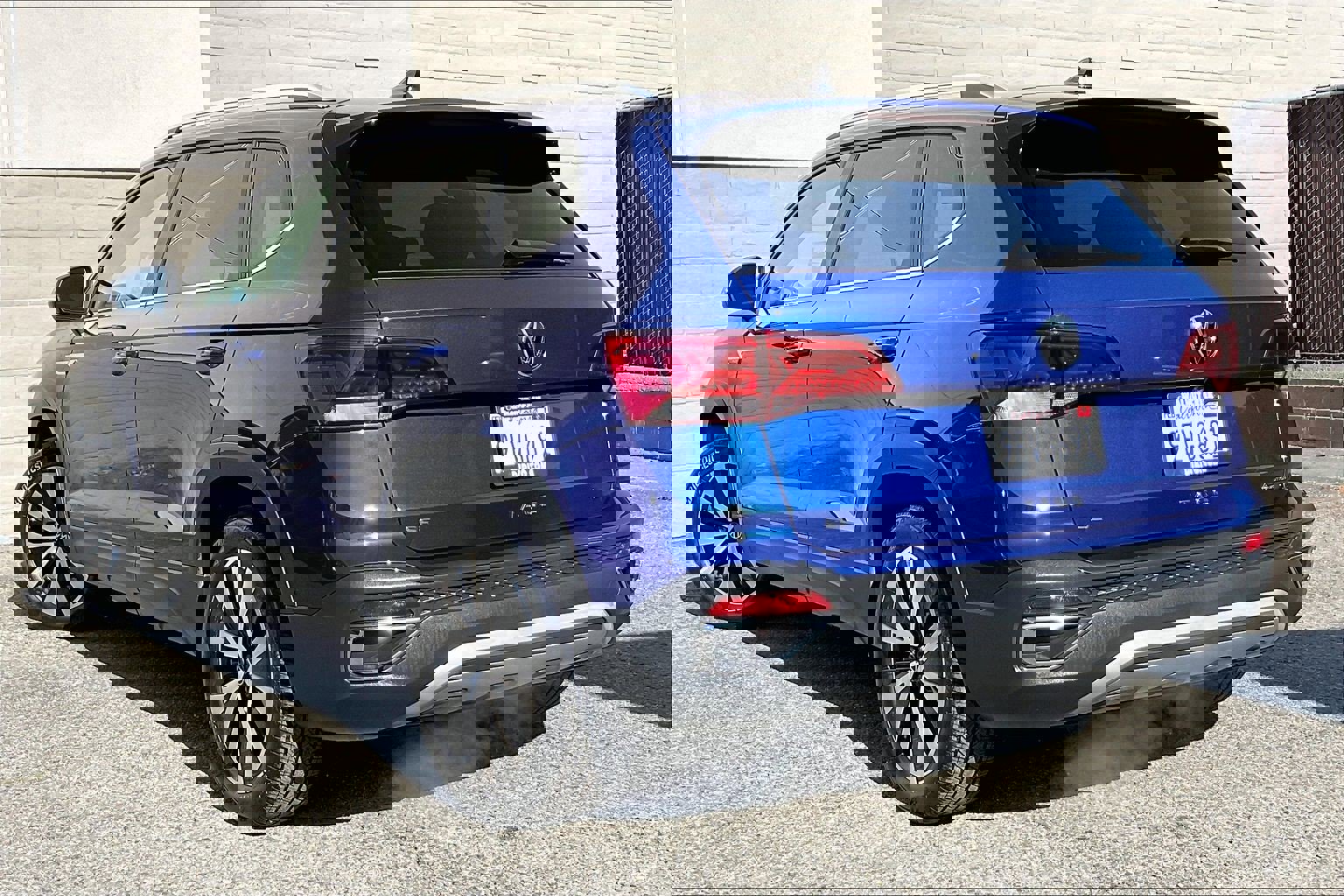 Certified 2022 Volkswagen Taos SE w/ Panoramic Sunroof Package image 10