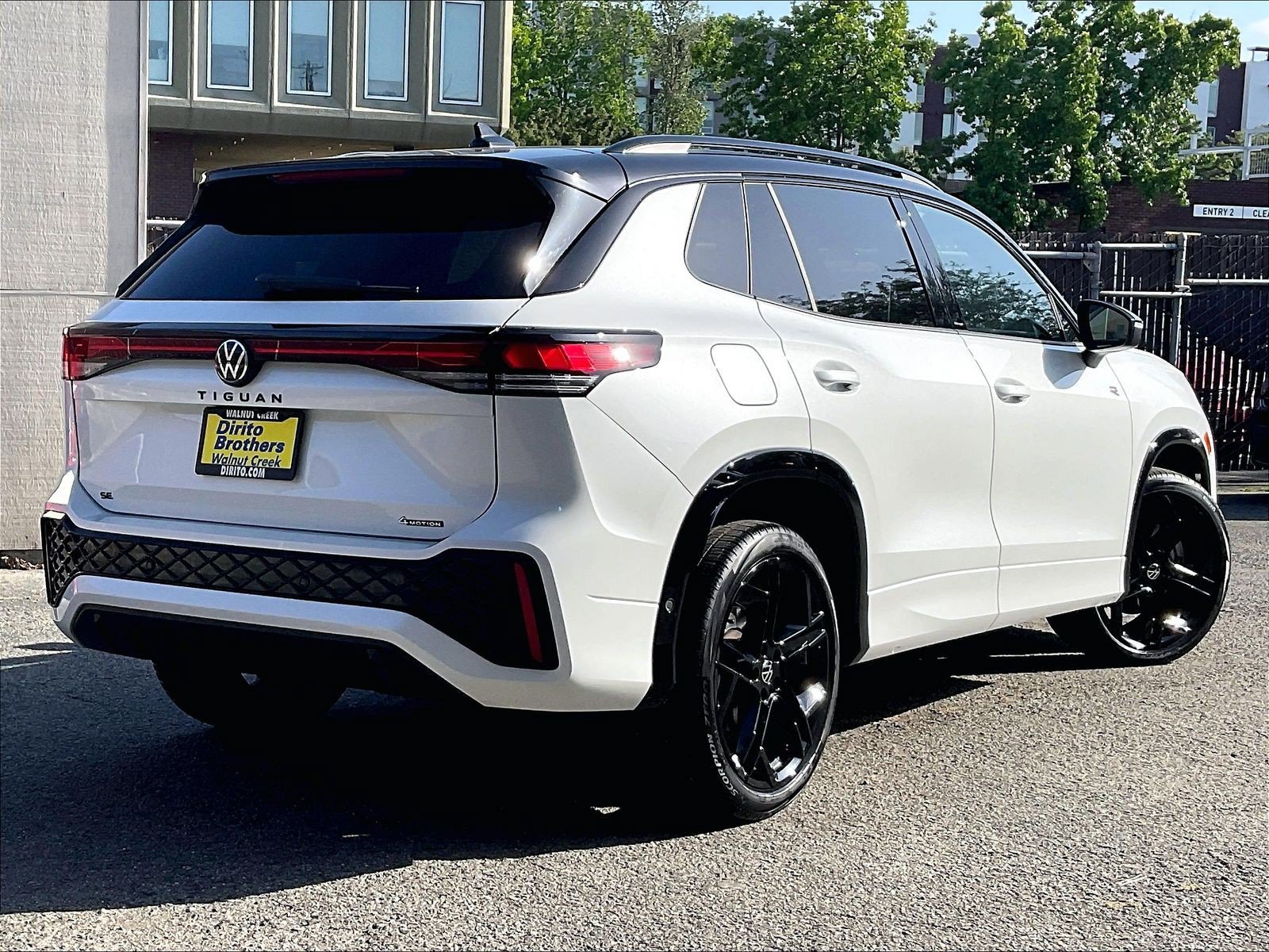 Certified 2025 Volkswagen Tiguan SE R-Line AWD/4WD image 13
