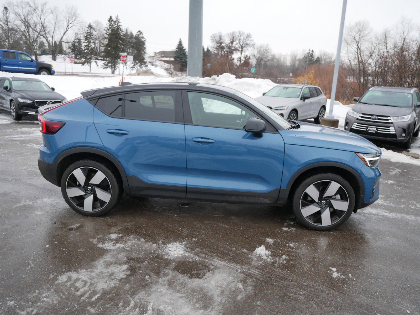 Used 2022 Volvo C40 P8 Recharge Ultimate image 8