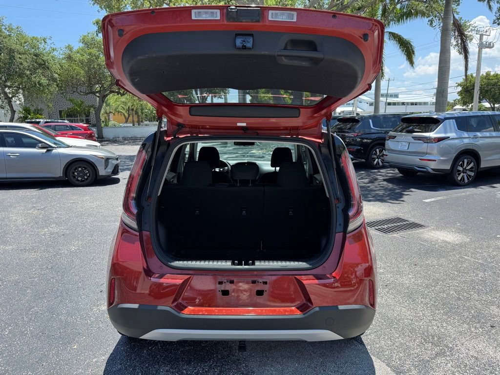 Certified 2023 Kia Soul LX FWD image 11