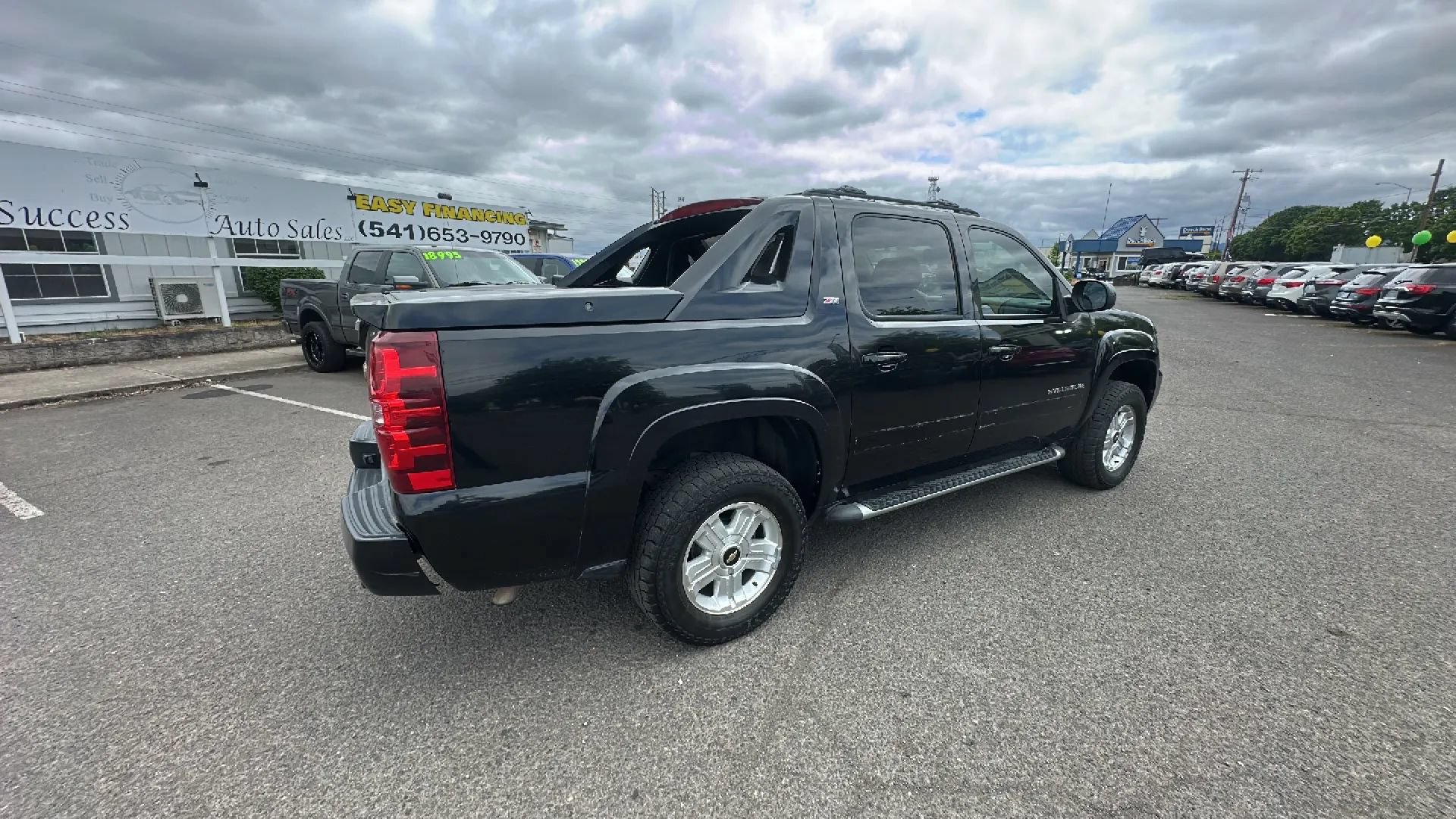 Used 2011 Chevrolet Avalanche LT w/ Luxury Package AWD/4WD image 3