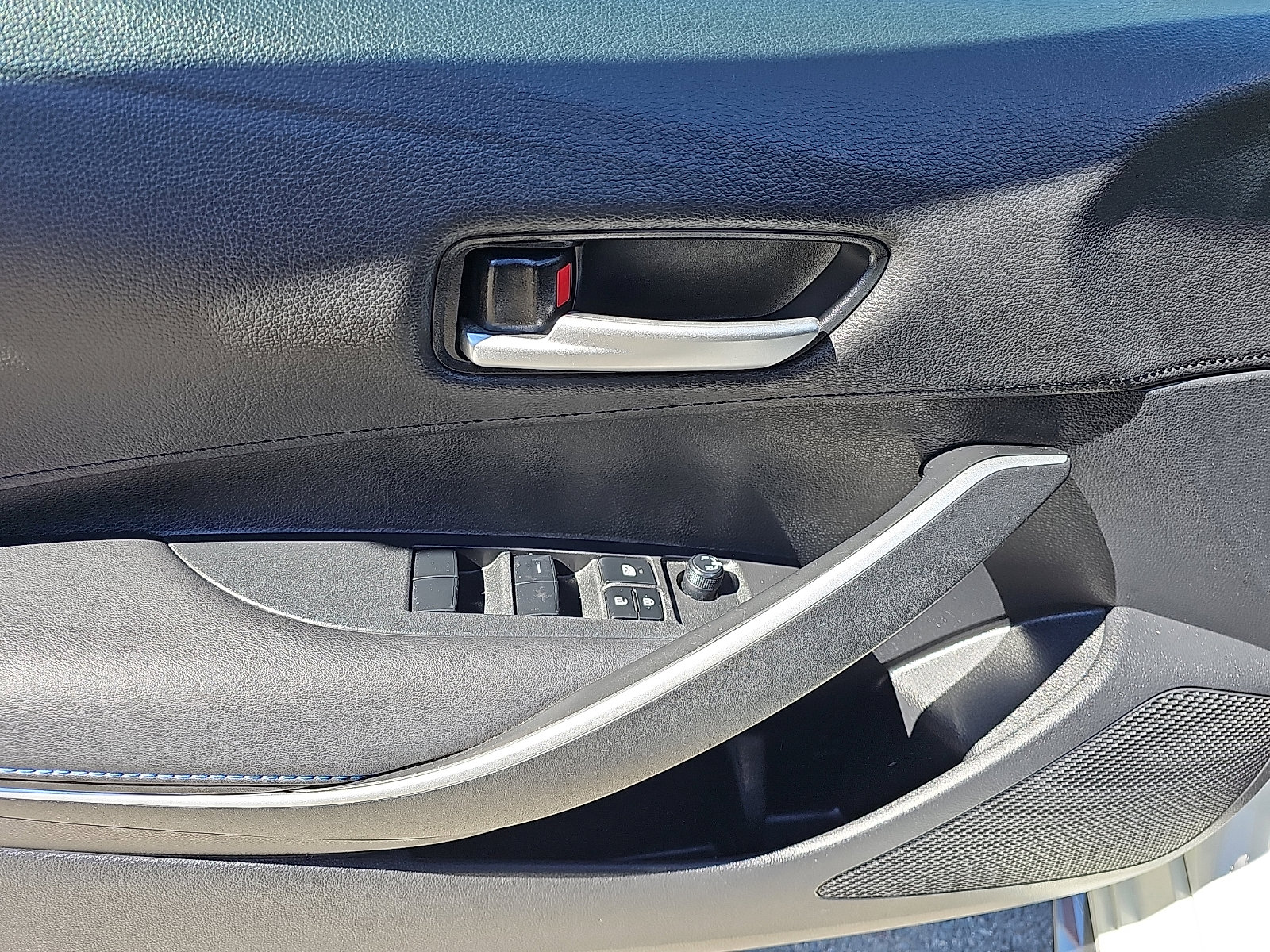 Used 2020 Toyota Corolla SE FWD image 12