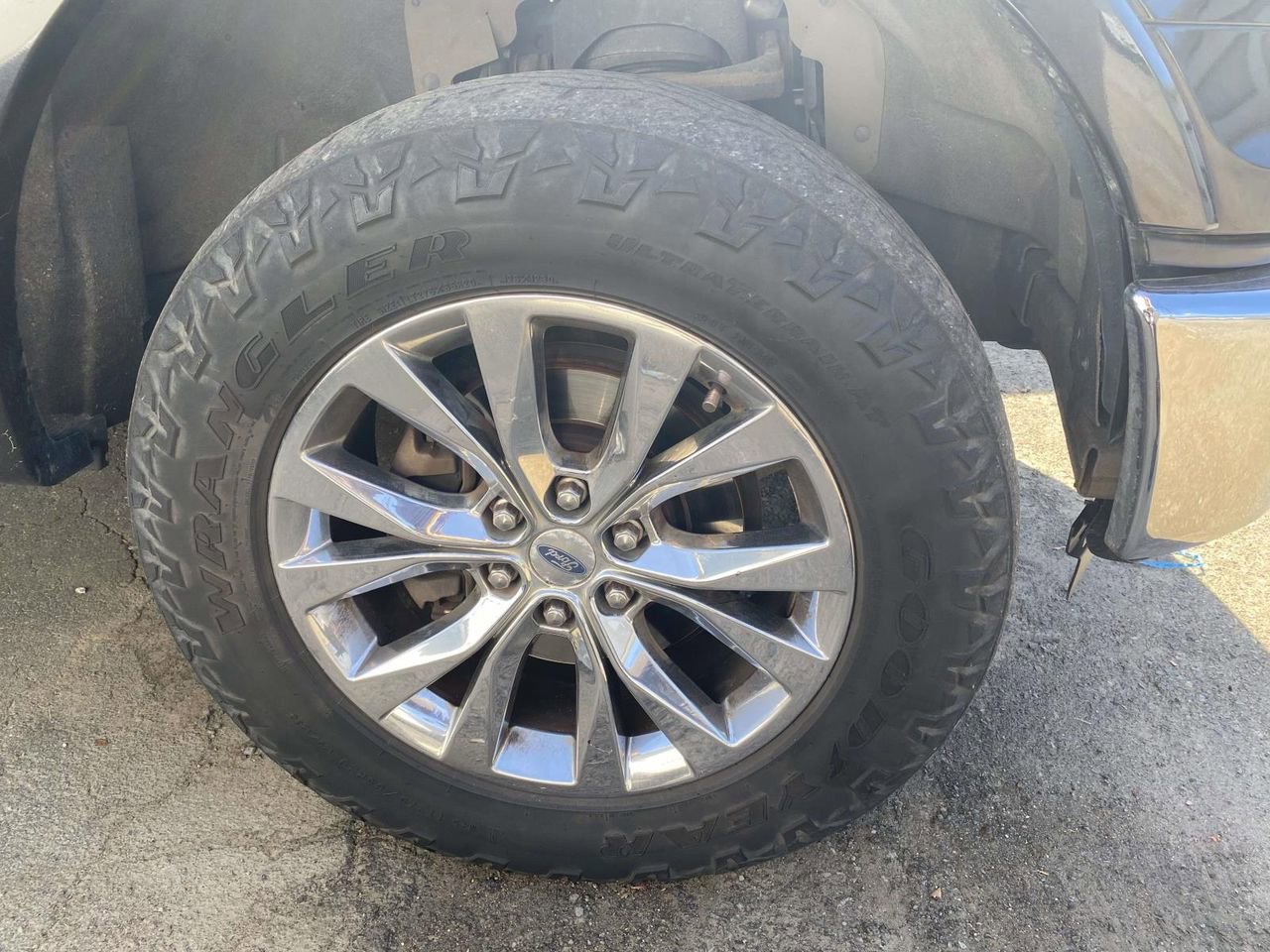 Used 2015 Ford F150 Lariat w/ Equipment Group 502A Luxury AWD/4WD image 7