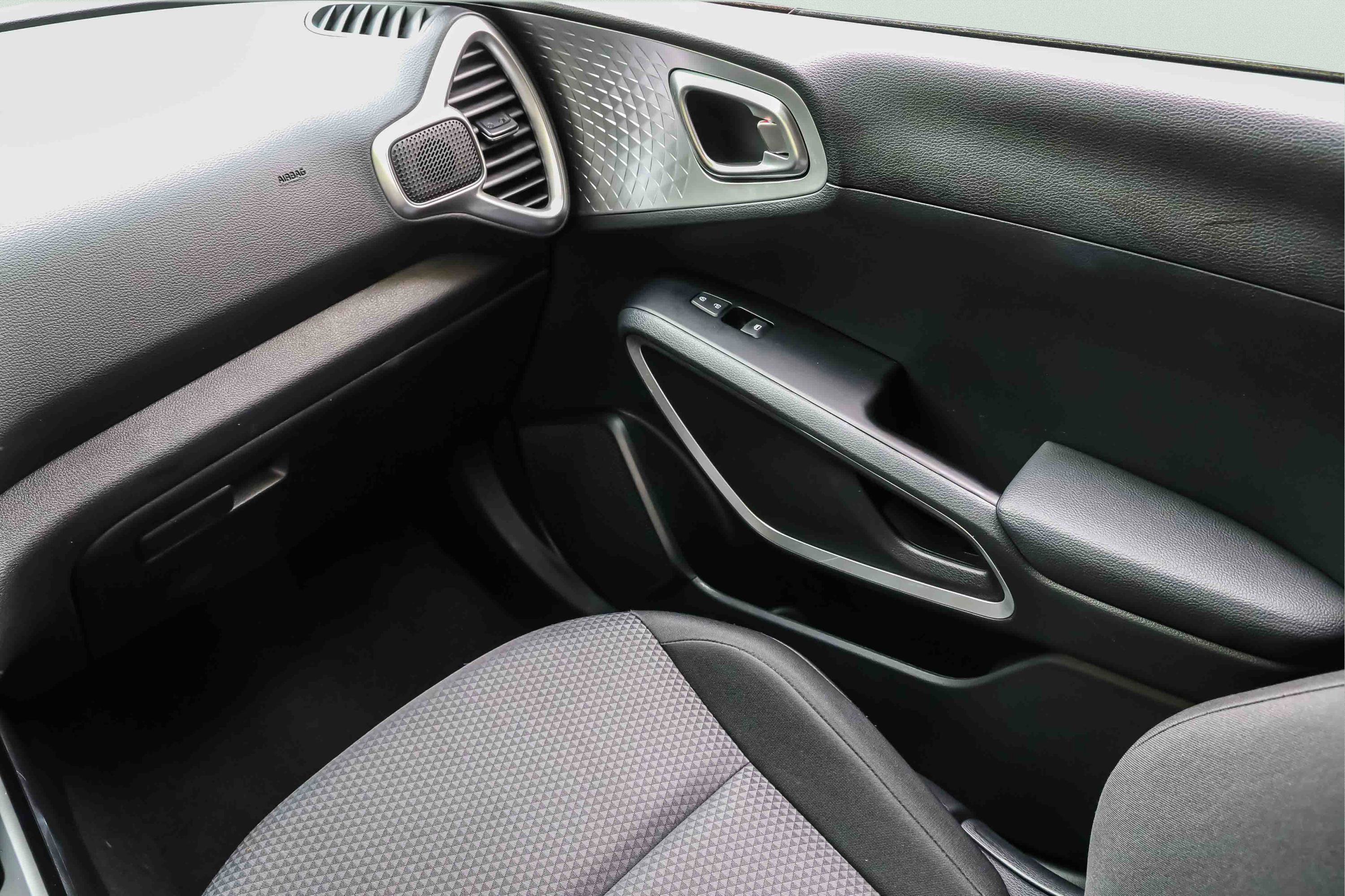 Certified 2025 Kia Soul LX w/ LX Technology Package FWD image 18