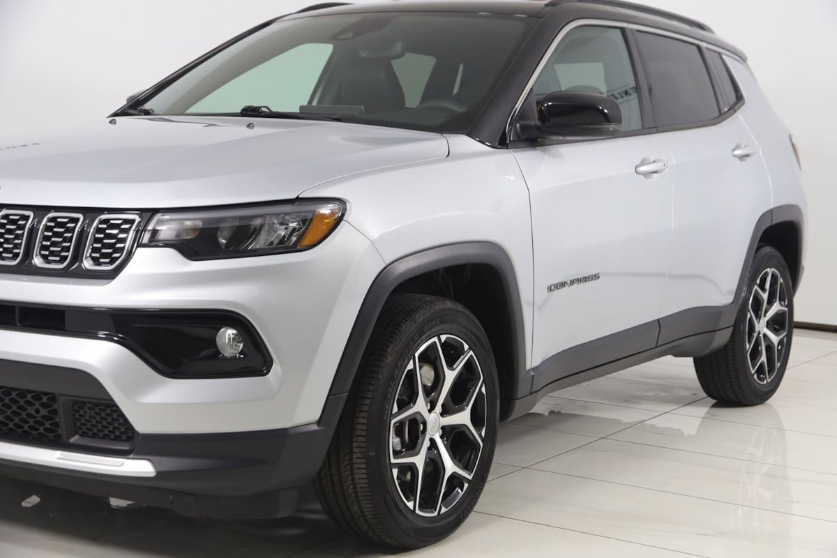Used 2024 Jeep Compass Limited image 51