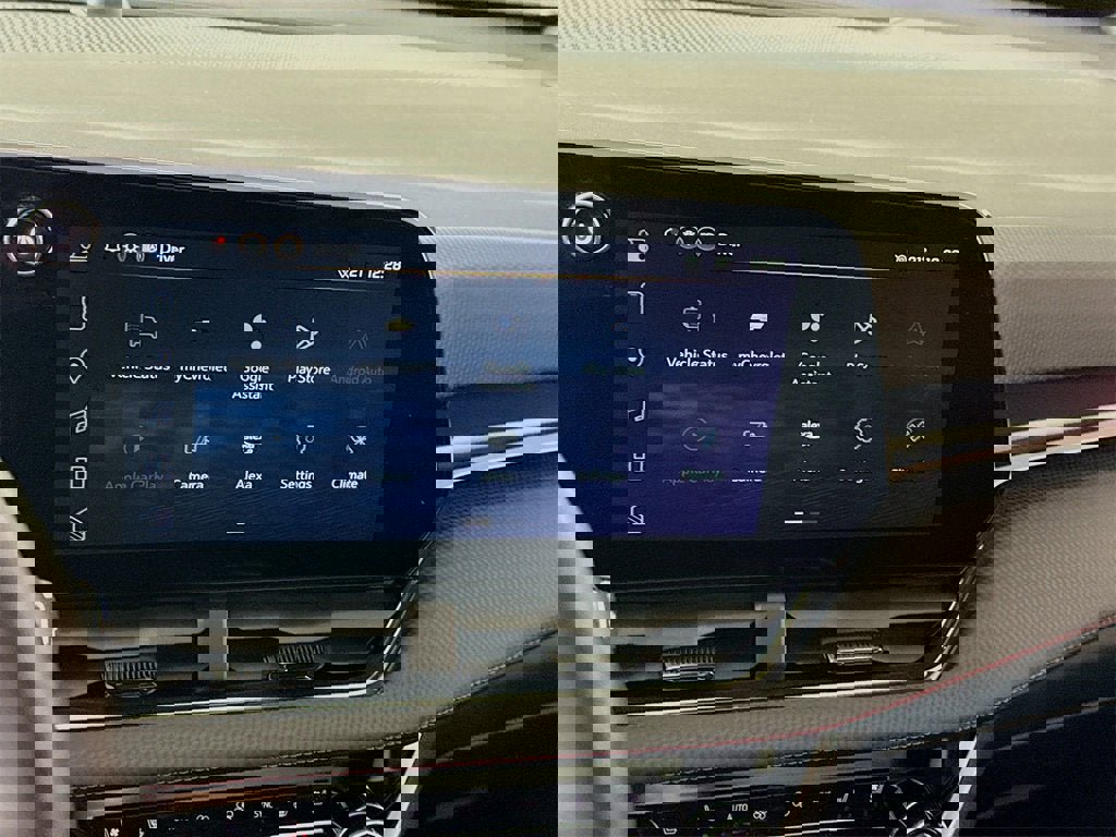 Used 2025 Chevrolet Equinox RS w/ Safety and Technology Package image 9