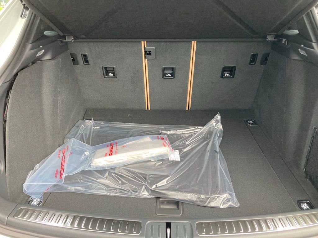 Used 2025 Porsche Macan AWD image 29