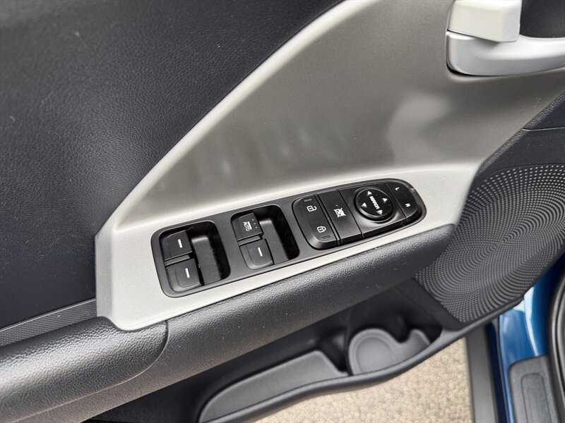 Used 2019 Kia Niro LX FWD image 16