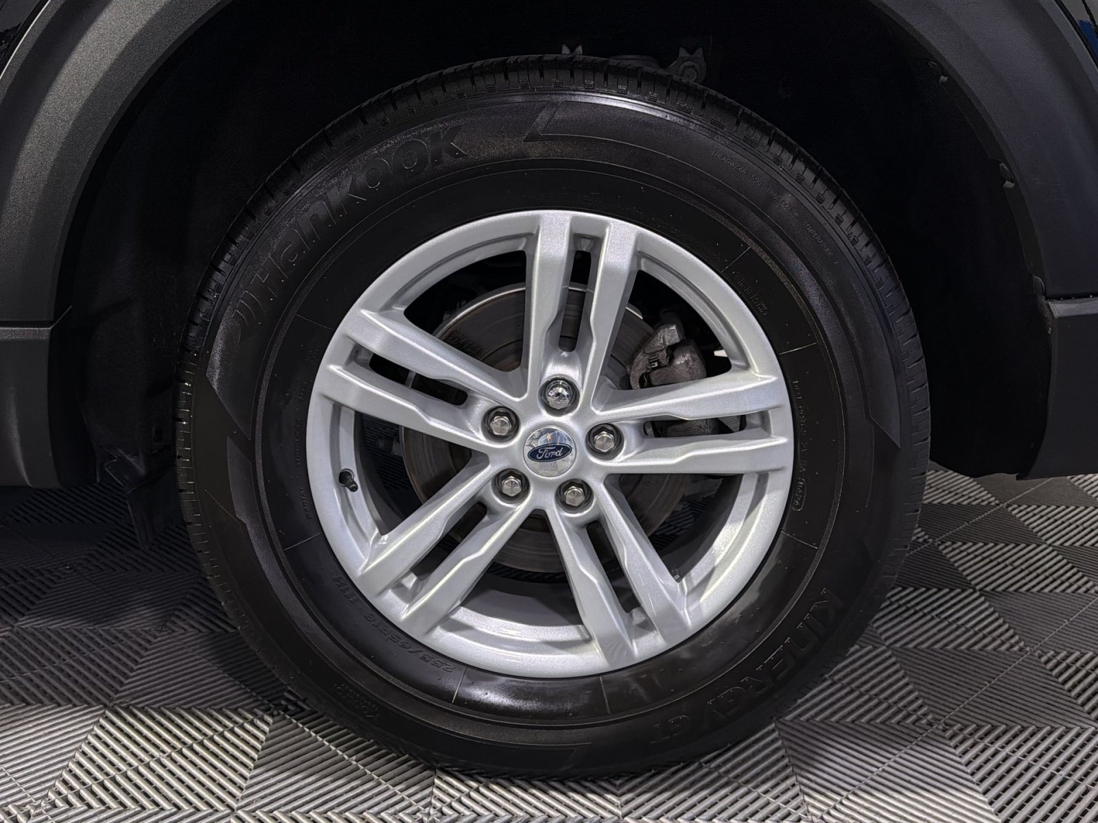 Used 2024 Ford Explorer XLT AWD/4WD image 17