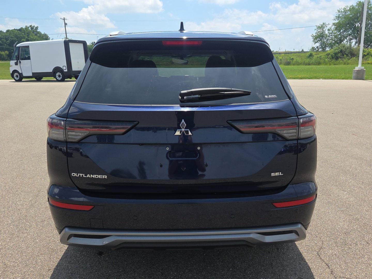 Used 2025 Mitsubishi Outlander AWD image 4