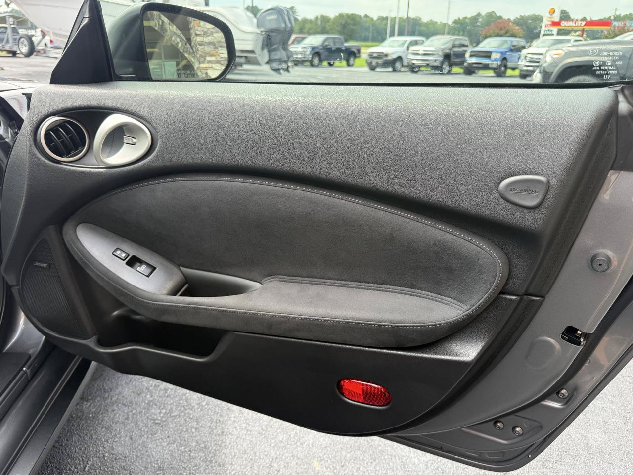 Used 2016 Nissan 370Z Touring Sport RWD image 10