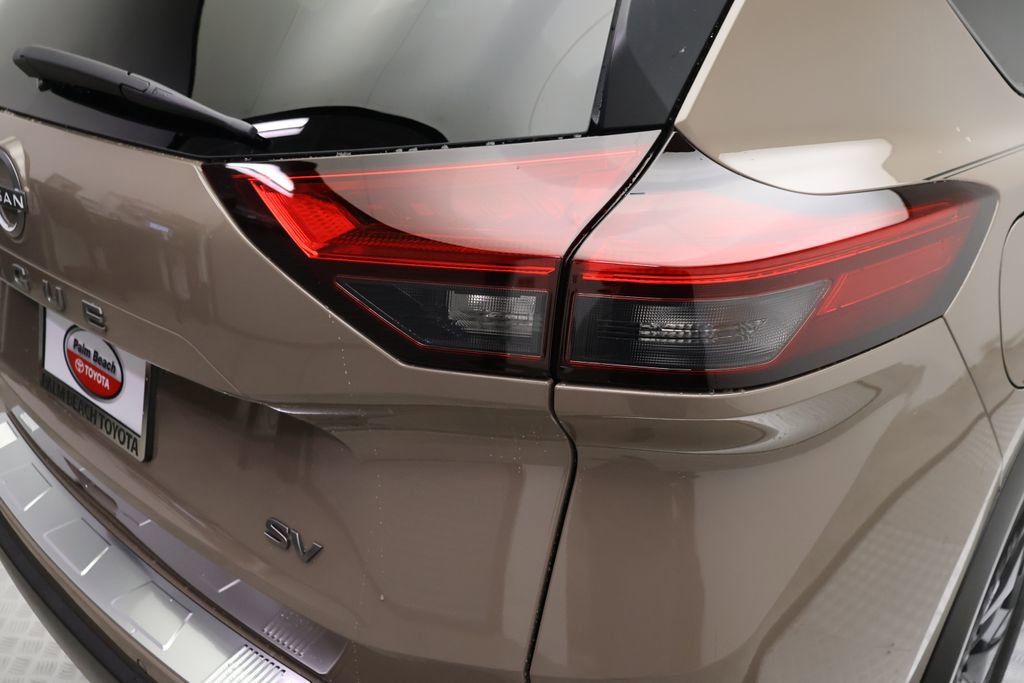 Used 2024 Nissan Rogue SV image 9
