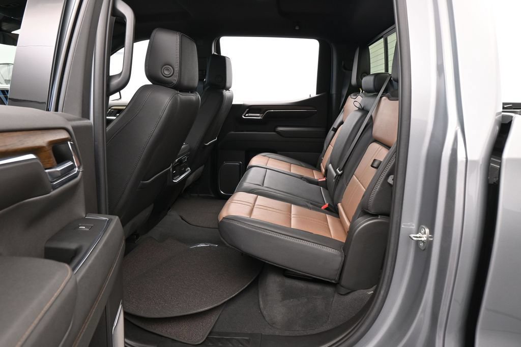 Used 2024 Chevrolet Silverado 1500 High Country w/ Technology Package AWD/4WD image 41
