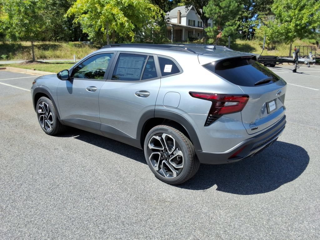 New 2026 Chevrolet Trax RS w/ Sunroof Package FWD image 7