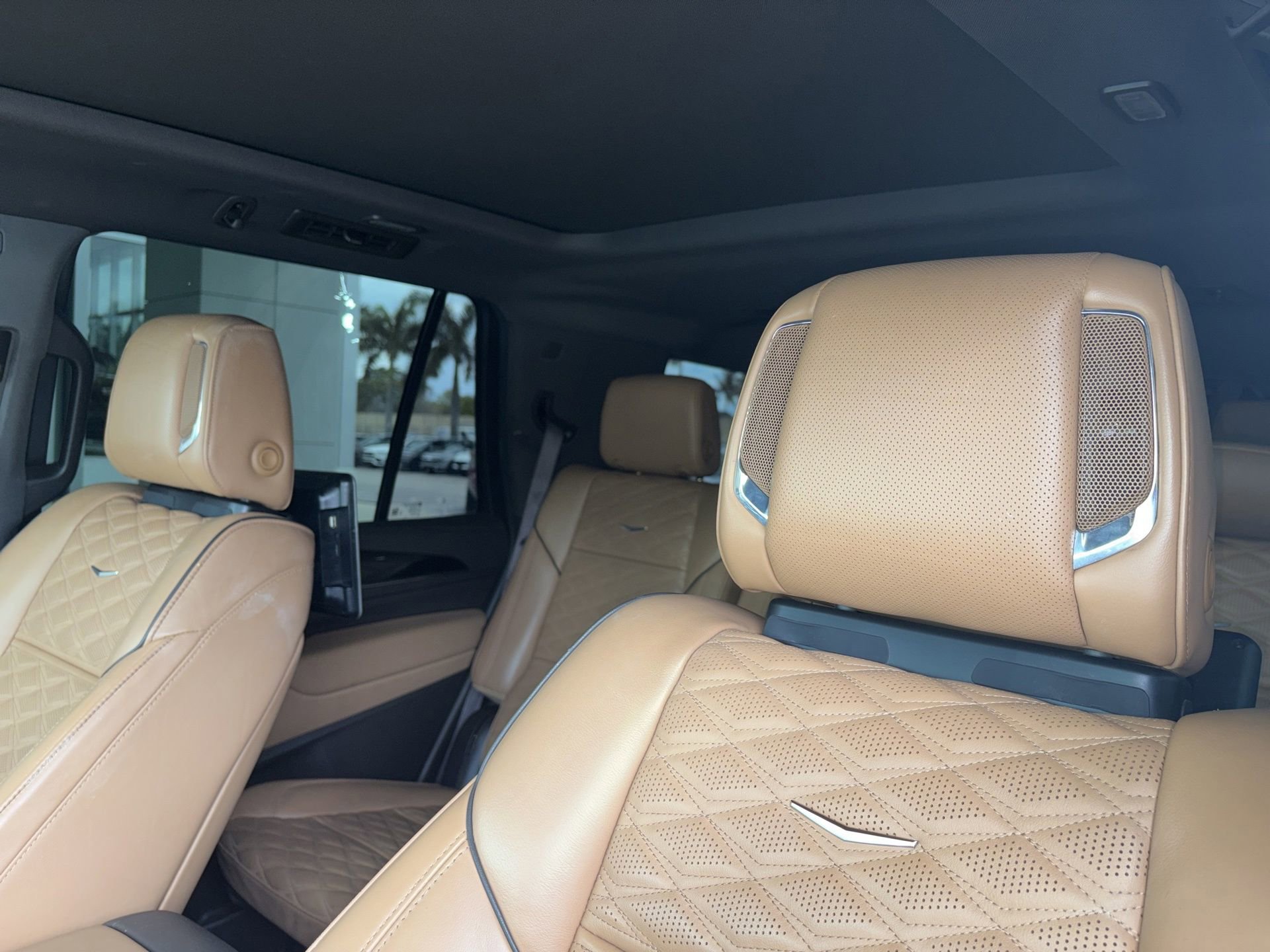 Used 2023 Cadillac Escalade Premium Luxury w/ Performance Package AWD/4WD image 9