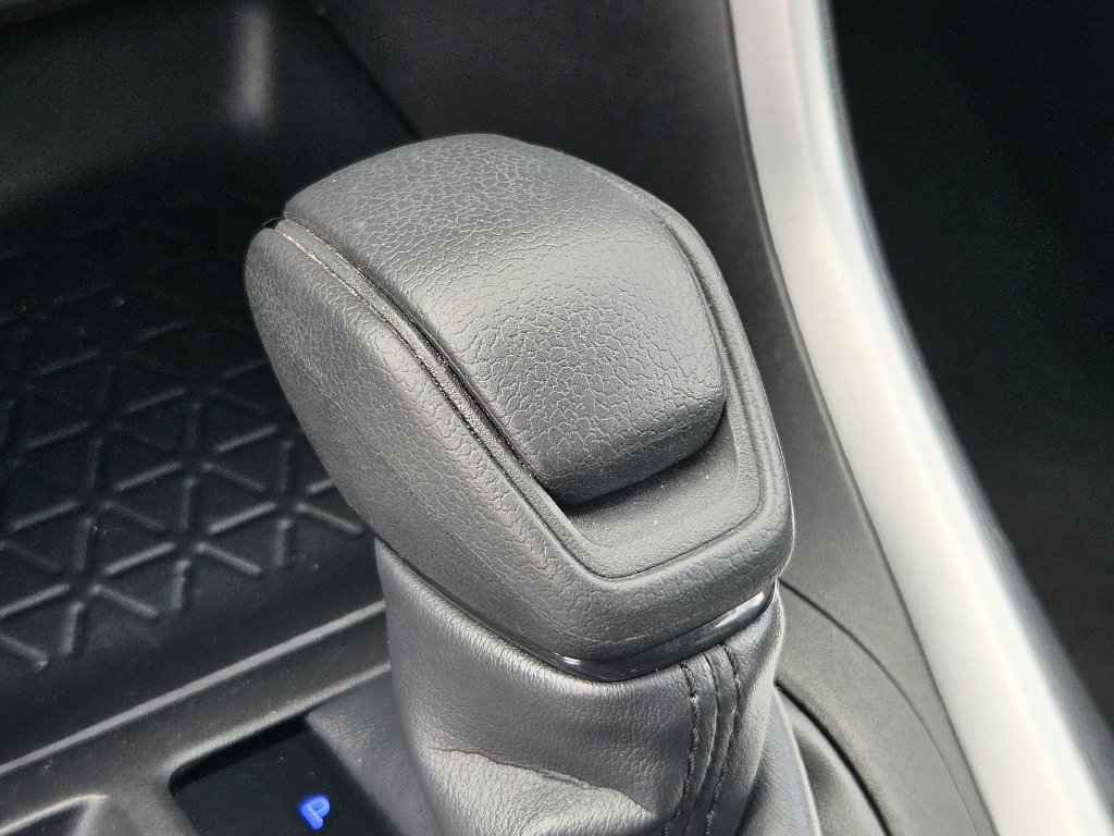 Used 2025 Toyota RAV4 XLE FWD image 21