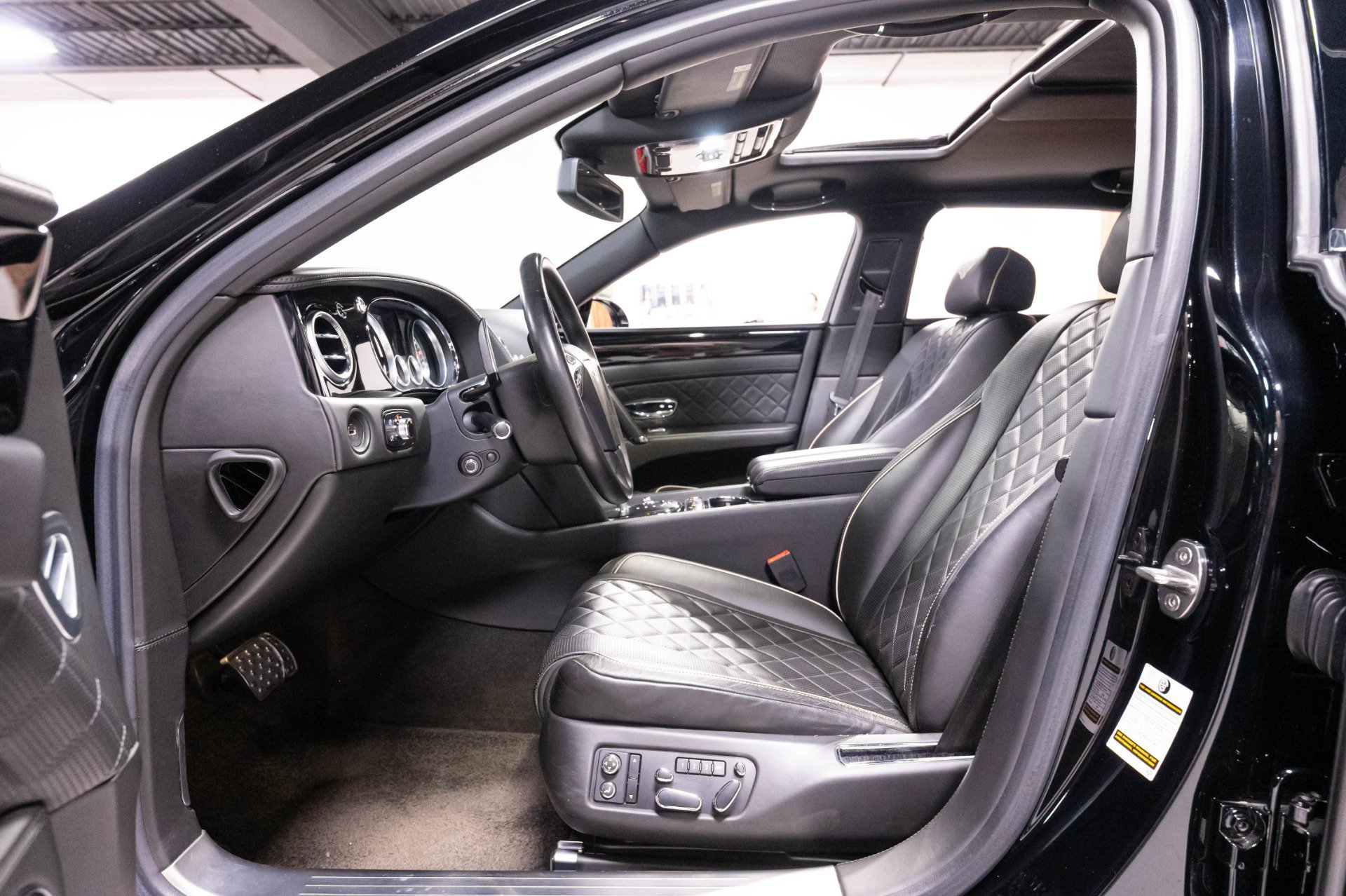 Used 2017 Bentley Flying Spur S V8 AWD/4WD image 9