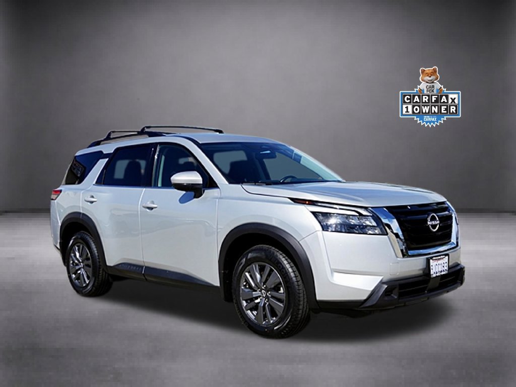 Used 2024 Nissan Pathfinder SV FWD image 2