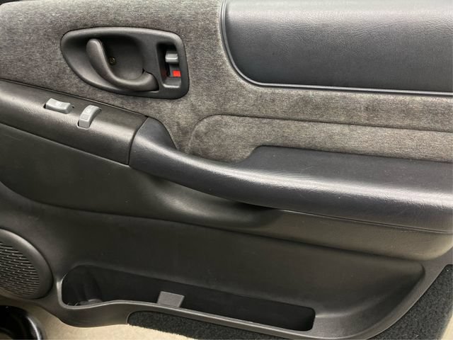 Used 2001 Chevrolet Blazer LS w/ Preferred Equipment Group AWD/4WD image 27