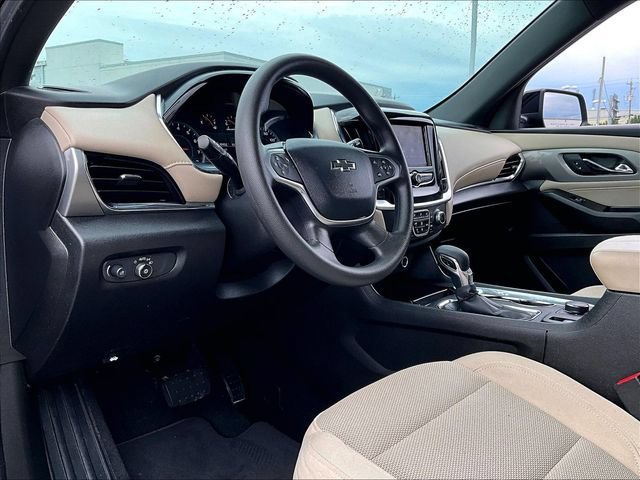 Used 2023 Chevrolet Traverse LS w/ Midnight/Sport Edition FWD image 8