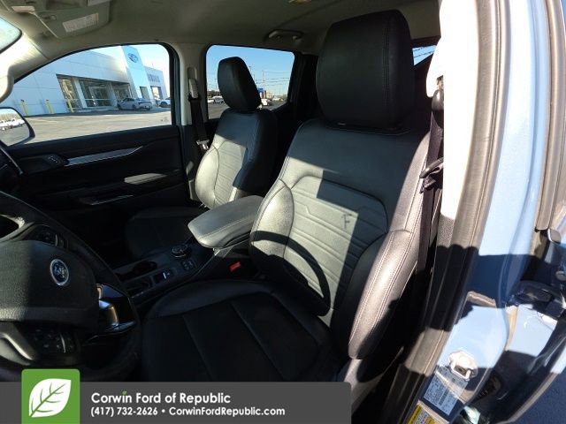 Used 2025 Ford Ranger Lariat w/ FX4 Off-Road Package image 16