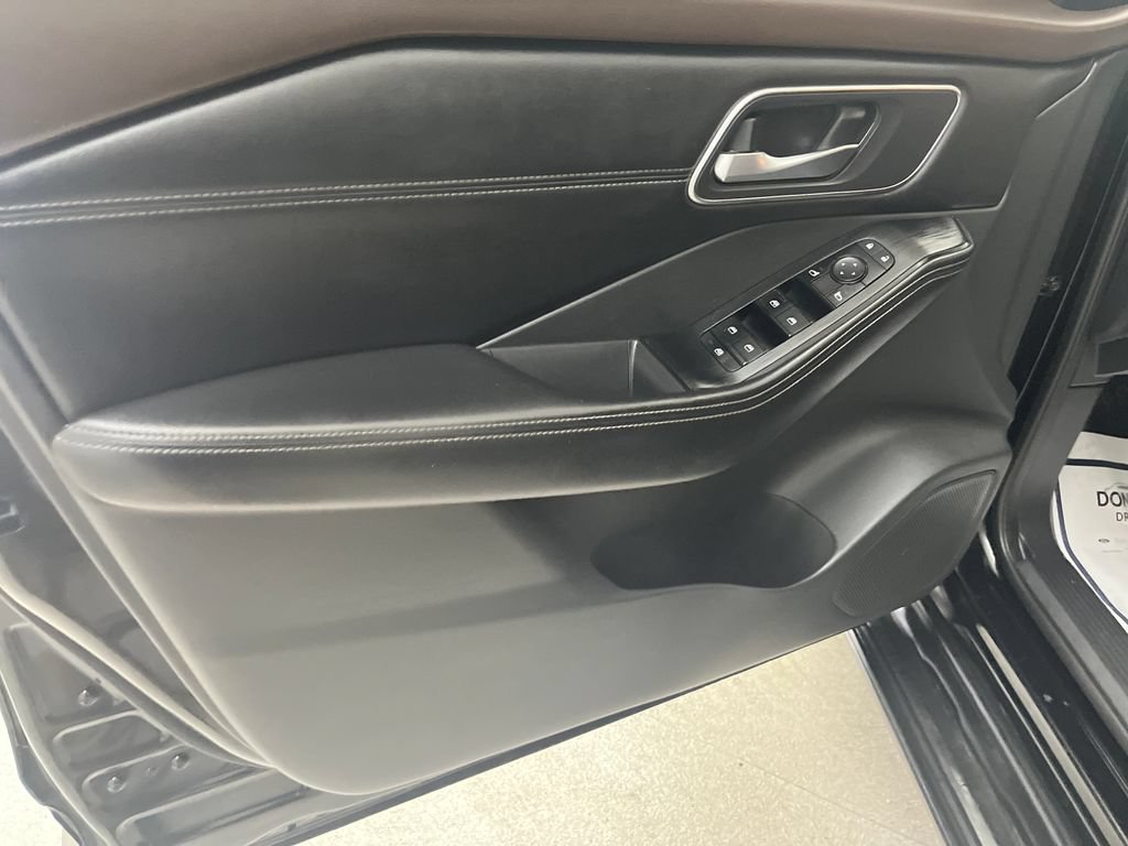 Used 2021 Nissan Rogue SV w/ Premium Package AWD/4WD image 11