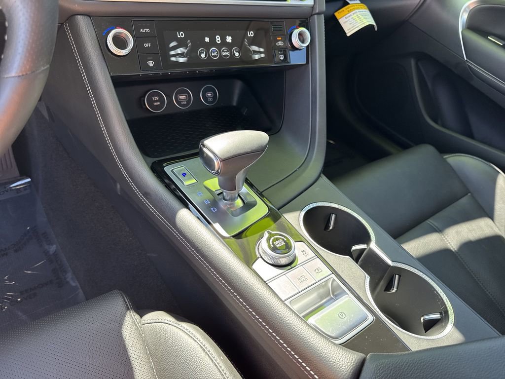 Used 2025 Genesis G70 2.5T image 32