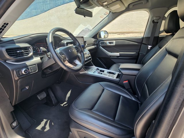 Used 2022 Ford Explorer XLT w/ Equipment Group 202A image 11