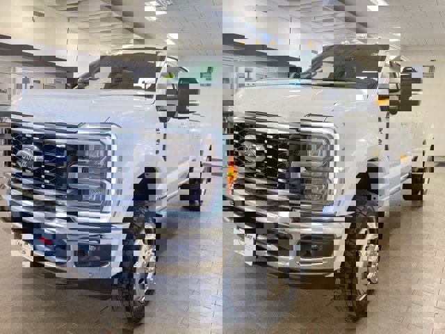 Used 2025 Ford F450 Lariat w/ Lariat Ultimate Package image 4