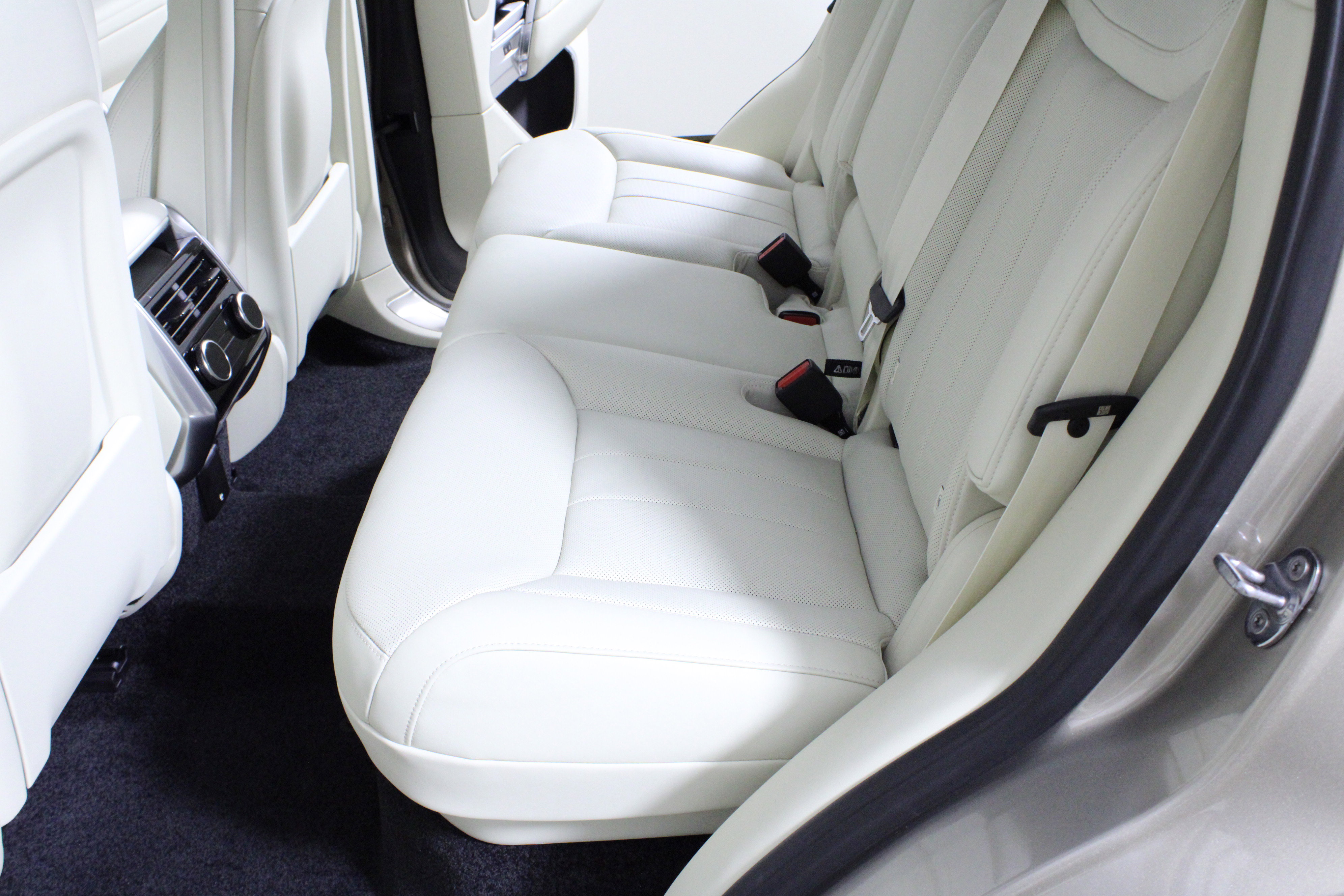 New 2026 Land Rover Range Rover SE image 10