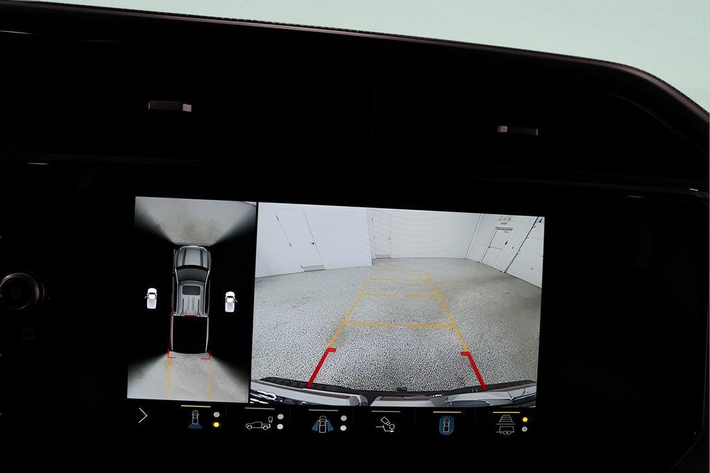 Used 2022 GMC Sierra 1500 AT4 w/ AT4 Premium Package image 11