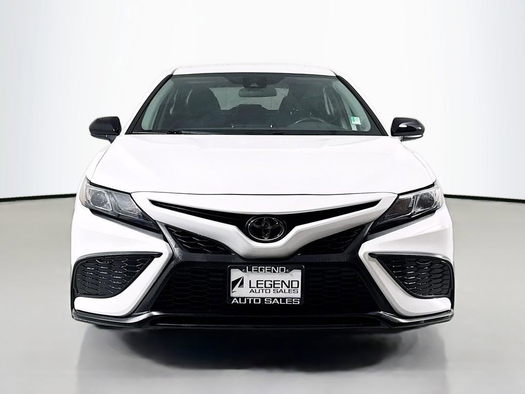 Used 2021 Toyota Camry SE image 2