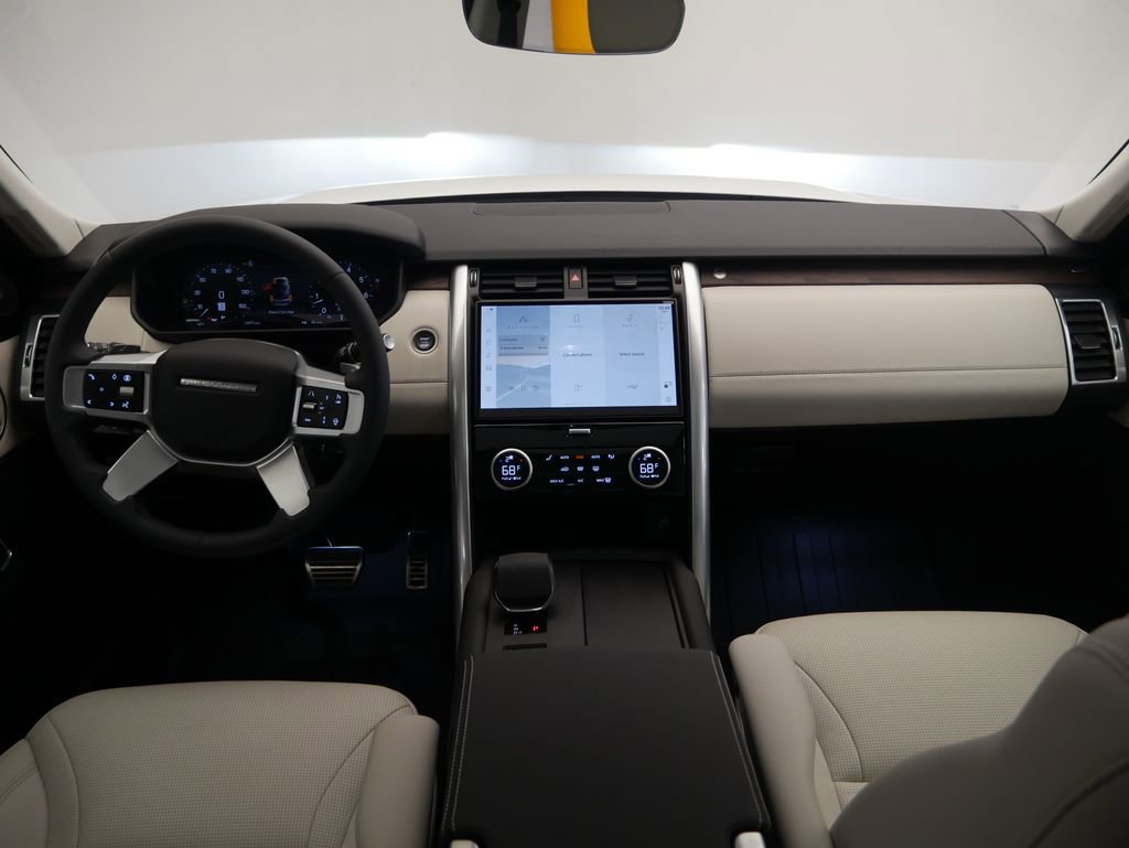 Used 2025 Land Rover Discovery Dynamic SE image 34