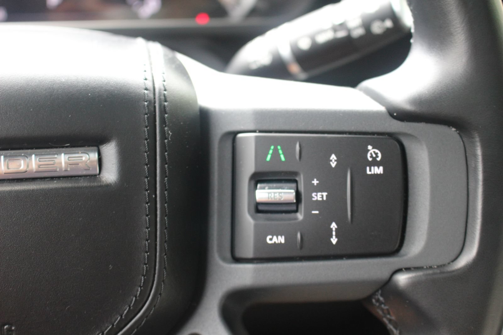 Used 2023 Land Rover Defender 130 X-Dynamic SE AWD/4WD image 28