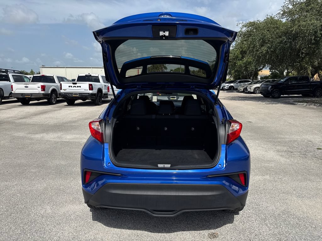 Used 2020 Toyota C-HR XLE FWD image 26