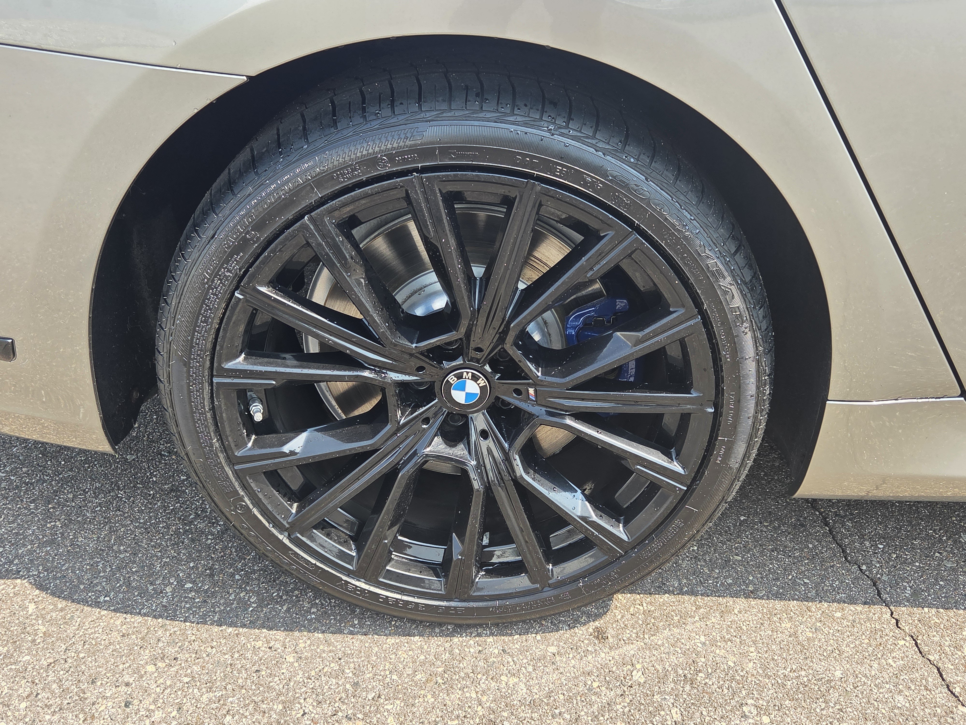 Used 2022 BMW 750i xDrive w/ M Sport Package AWD/4WD image 39