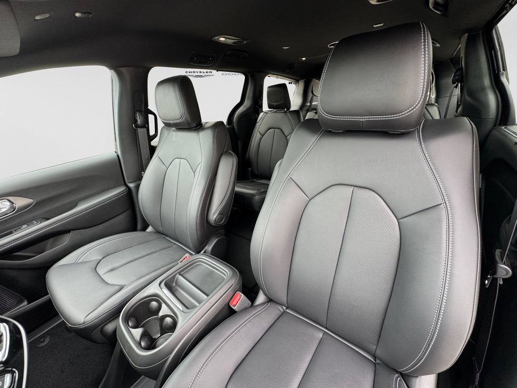 New 2027 Chrysler Pacifica Select FWD image 19