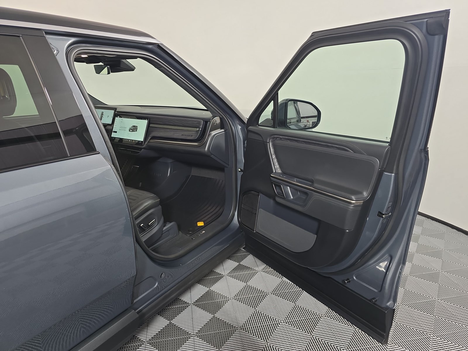 Used 2022 Rivian R1S Launch Edition Quad AWD/4WD image 18