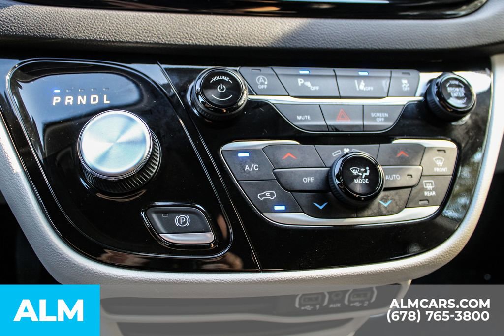 Used 2024 Chrysler Pacifica Touring-L image 39