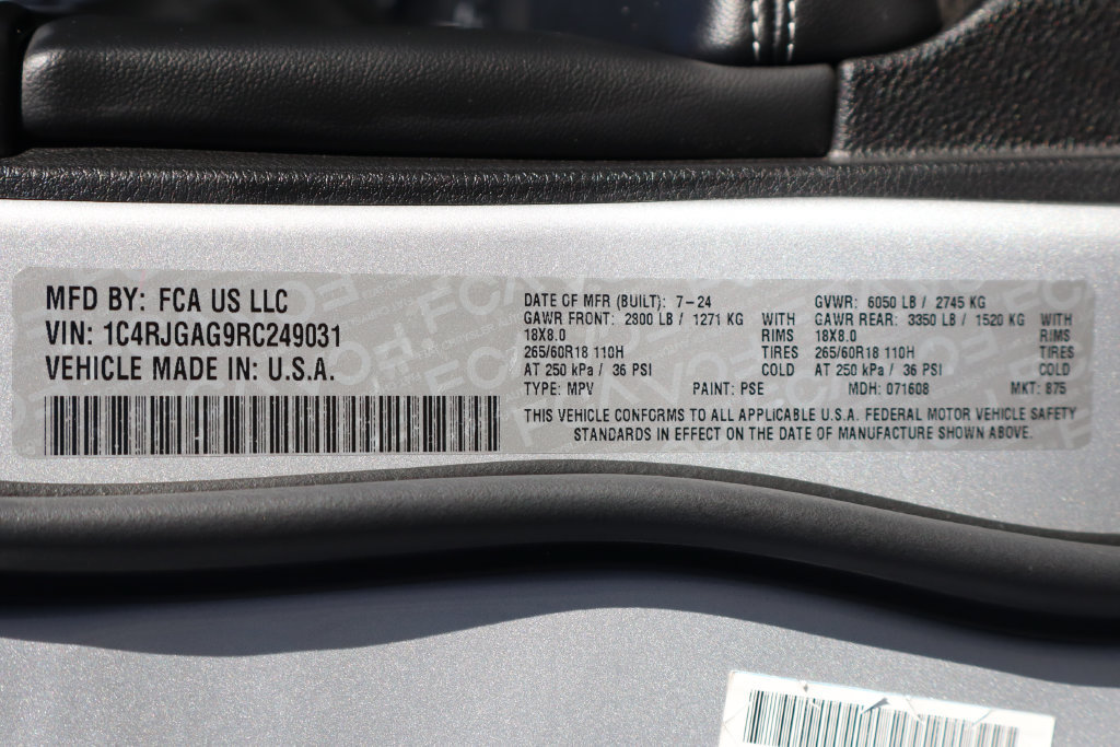 Used 2024 Jeep Grand Cherokee Altitude RWD image 46