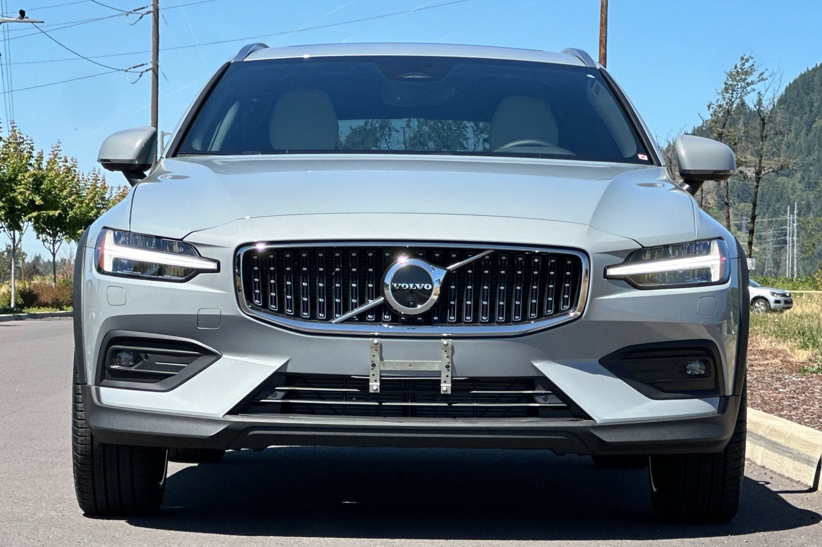 New 2026 Volvo V60 B5 Cross Country Ultra w/ Climate Package AWD/4WD image 8