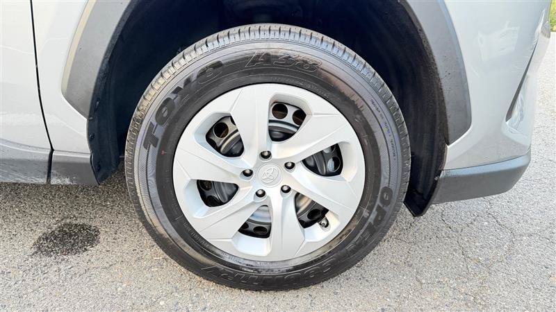 Used 2025 Toyota RAV4 LE AWD/4WD image 17