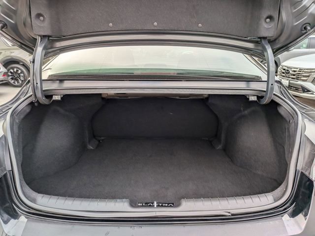 Used 2023 Hyundai Elantra SEL image 30