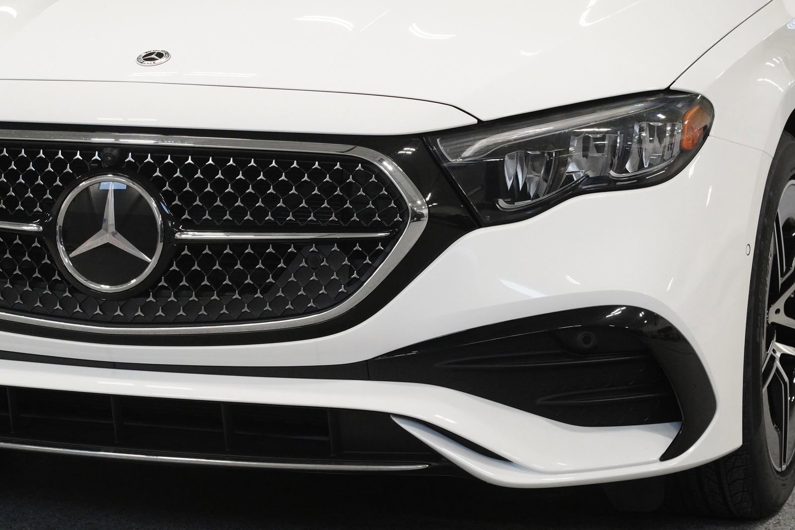 New 2026 Mercedes-Benz E 350 4MATIC Sedan image 9