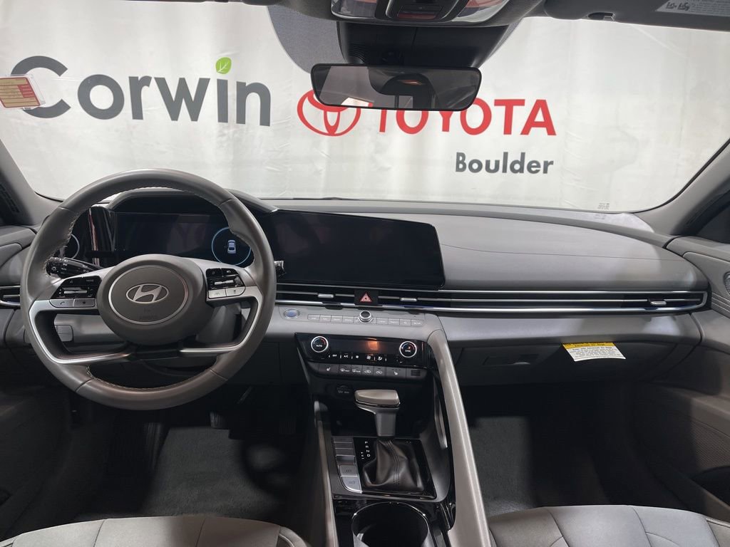 Used 2025 Hyundai Elantra SEL image 17