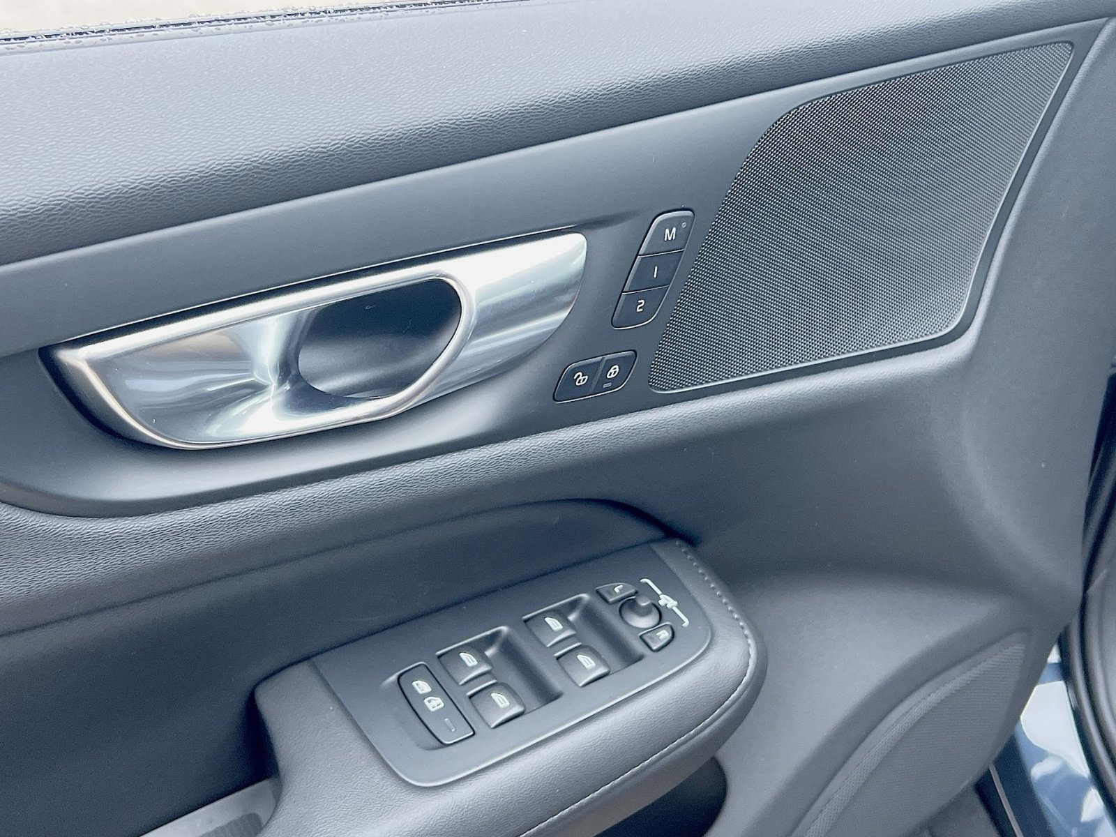 New 2026 Volvo V60 B5 Cross Country Plus w/ Protection Package Premier image 15