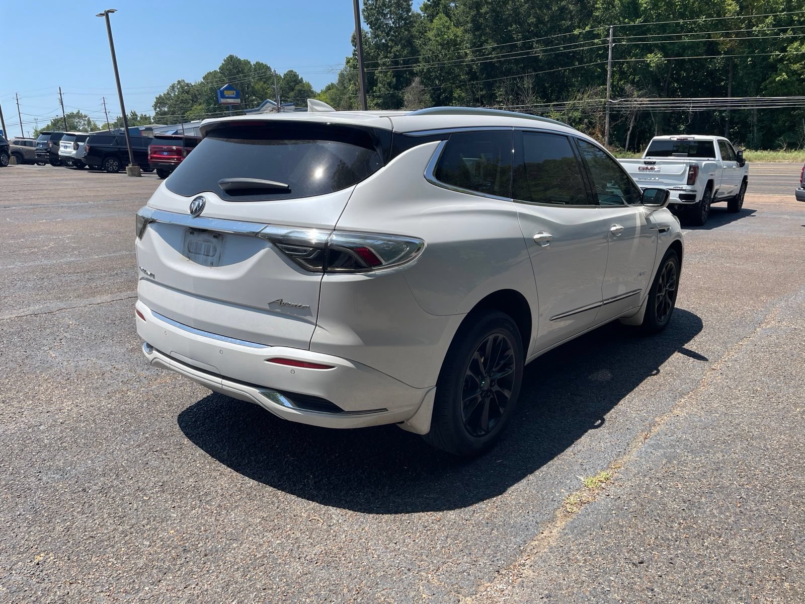 Used 2022 Buick Enclave Avenir w/ Avenir Technology Package FWD image 6