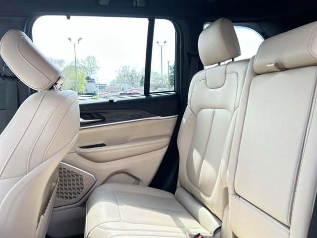 Used 2023 Jeep Grand Cherokee Limited w/ Luxury Tech Group II image 26